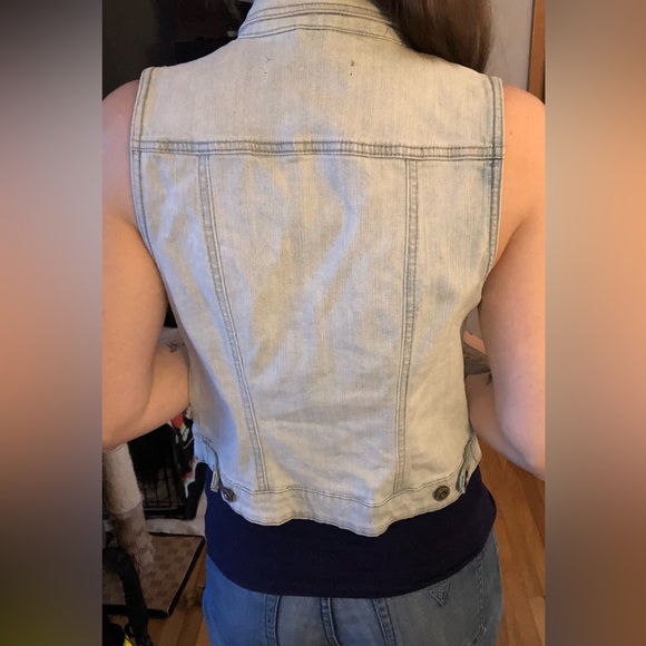 Cute blue jean vest. Never worn, like new! Size: S. Brand: Reitmans Jeans - Picture 5 of 6
